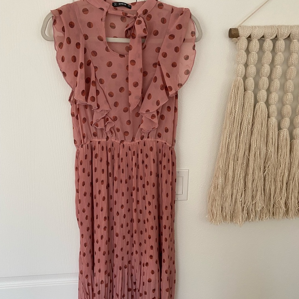 Beautiful pleated high tie neck flowy dress